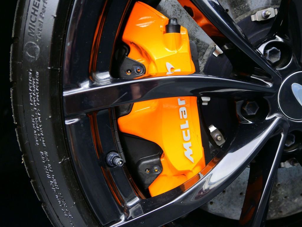 Used 2023 McLaren Artura image 6