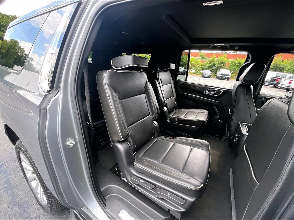Used 2021 Chevrolet Suburban Premier AWD/4WD image 15