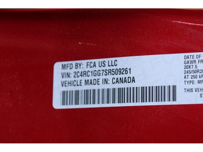 Used 2025 Chrysler Pacifica Limited image 20