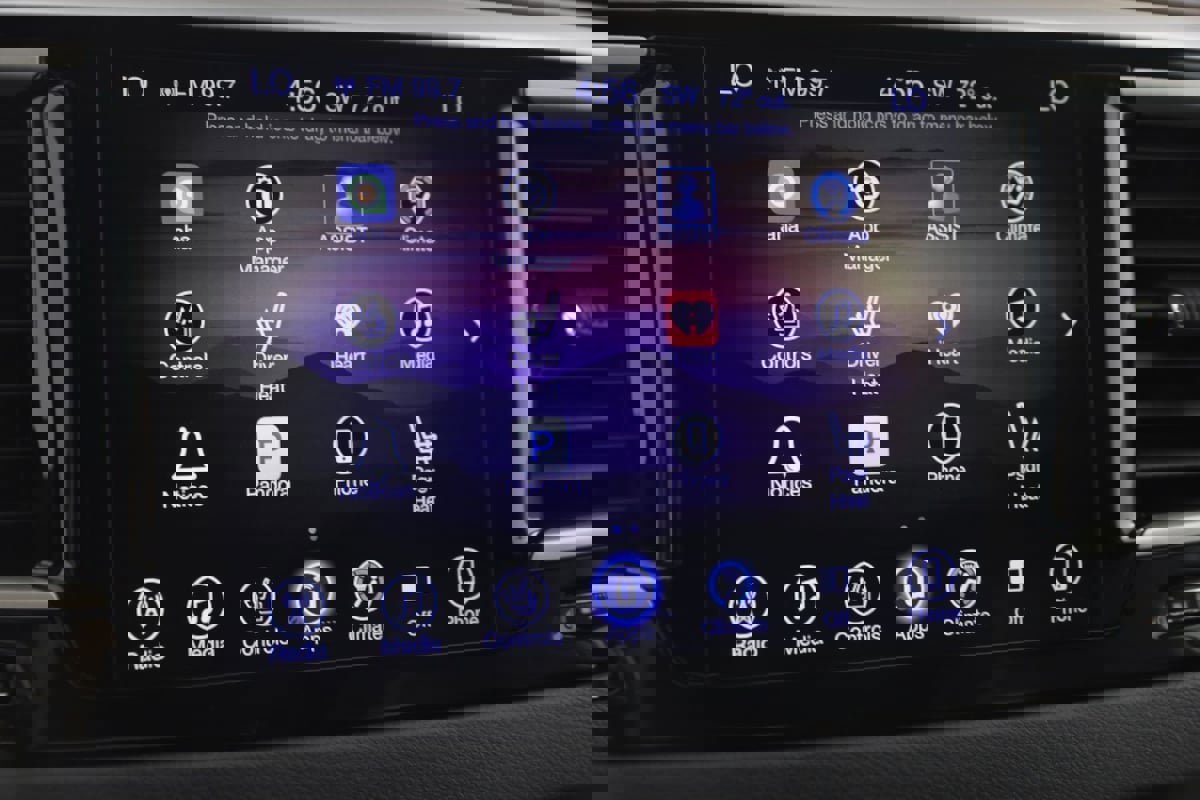 Used 2017 Chrysler Pacifica Touring-L image 31