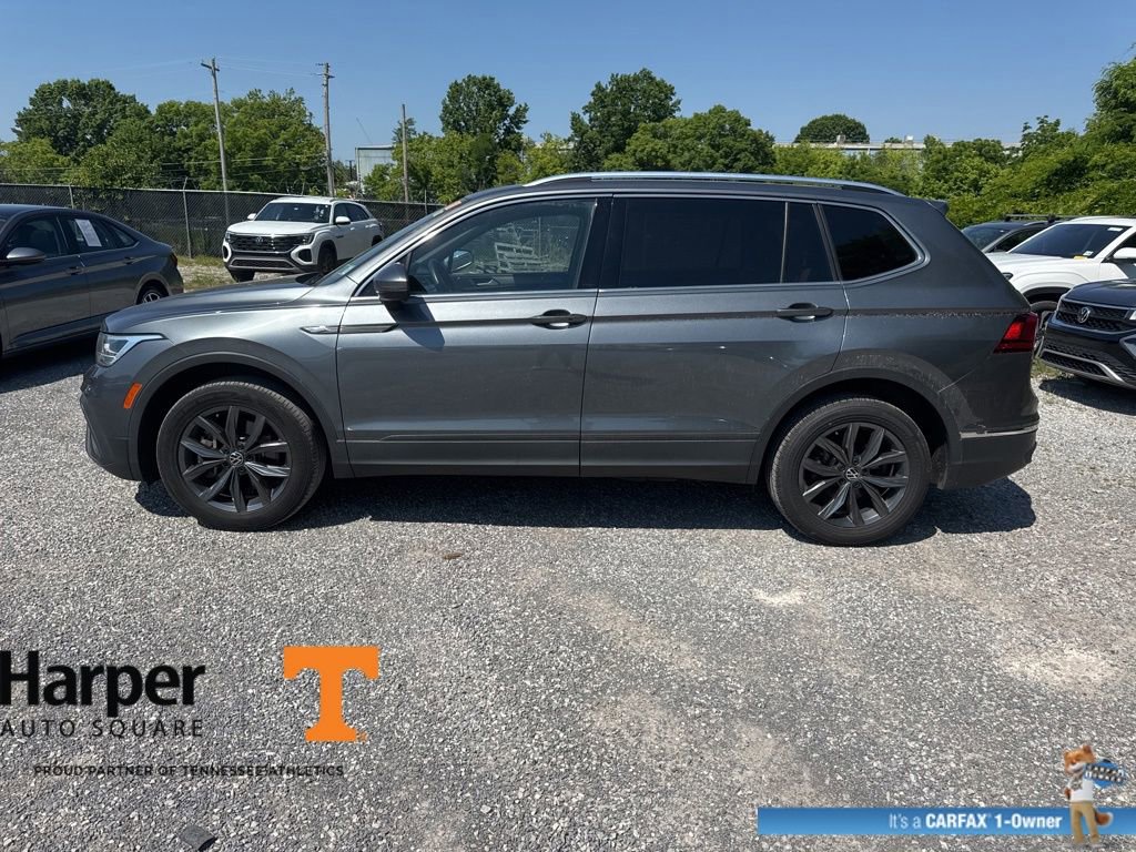 Used 2022 Volkswagen Tiguan SE w/ Panoramic Sunroof Package AWD/4WD image 2