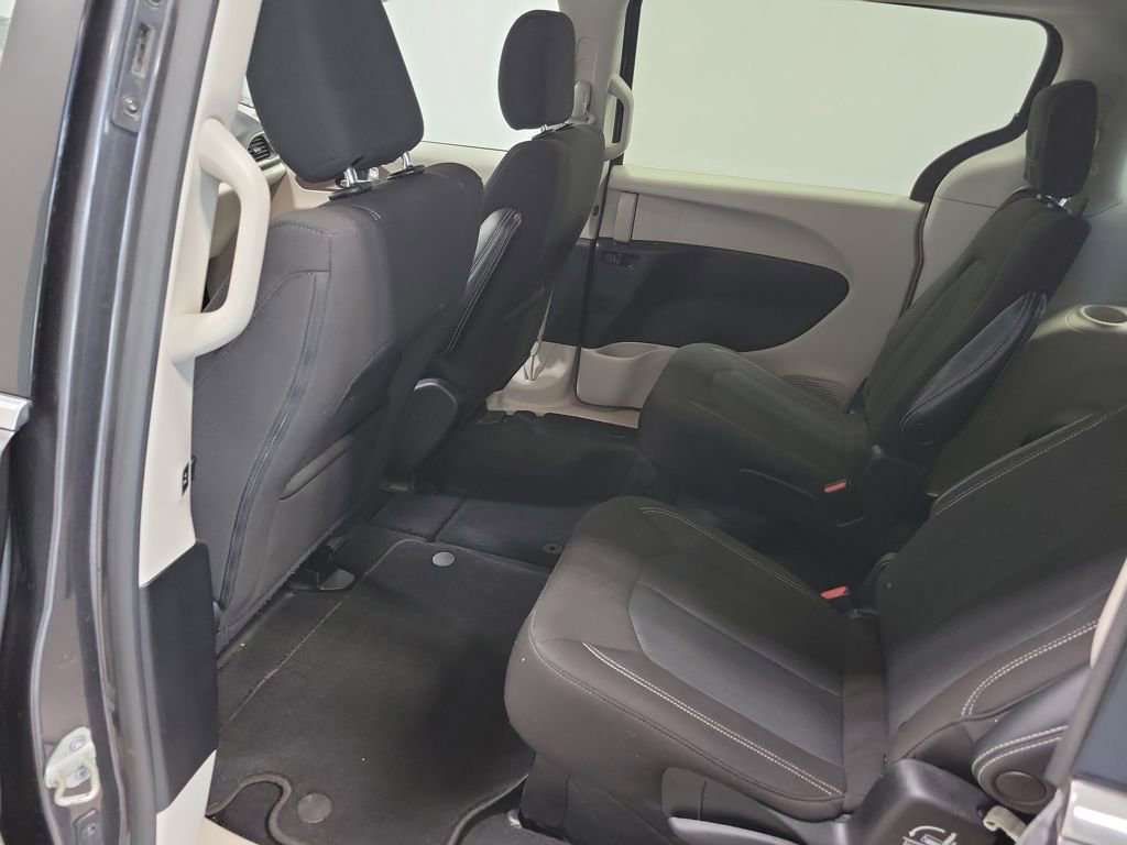 Used 2023 Chrysler Voyager LX image 30