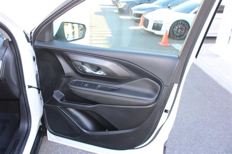 Used 2024 GMC Terrain SLT image 13