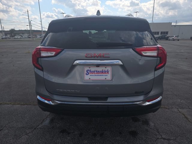 Used 2024 GMC Terrain SLT w/ Tech Package FWD image 7