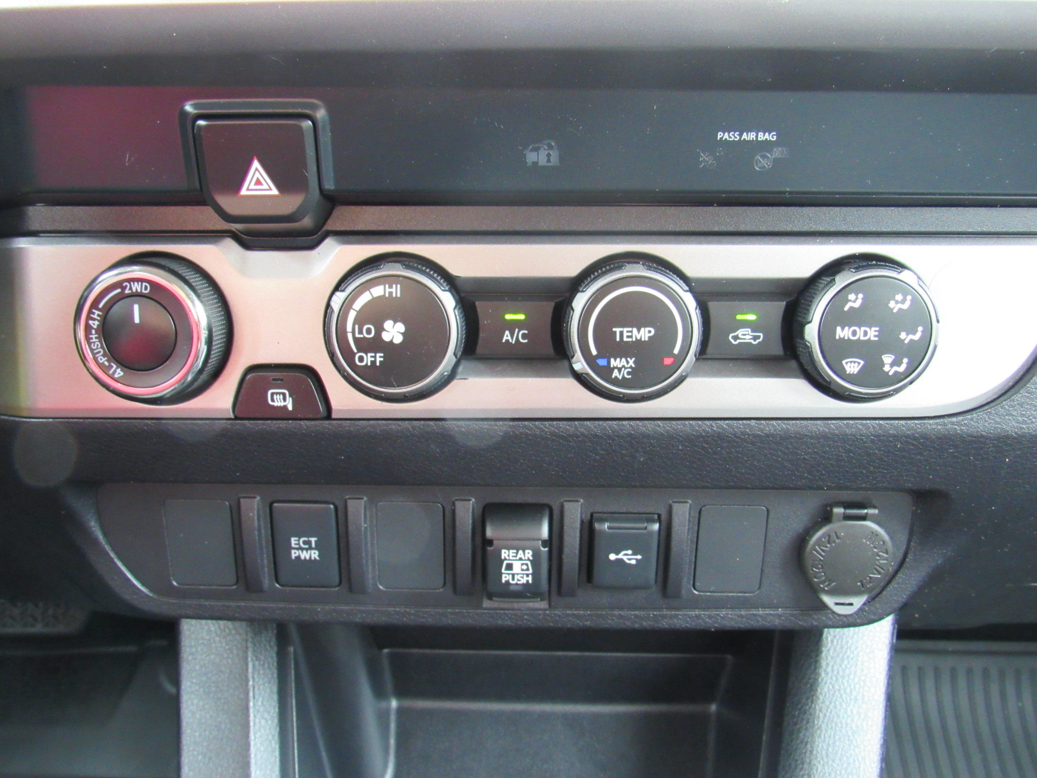 Used 2020 Toyota Tacoma SR5 w/ Blackout Package AWD/4WD image 24