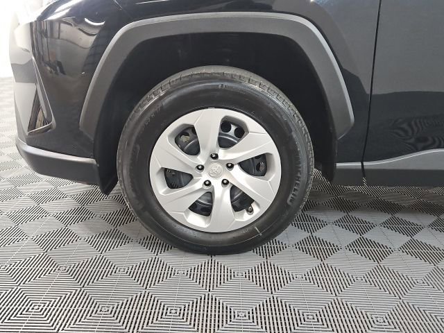 Used 2022 Toyota RAV4 LE image 10