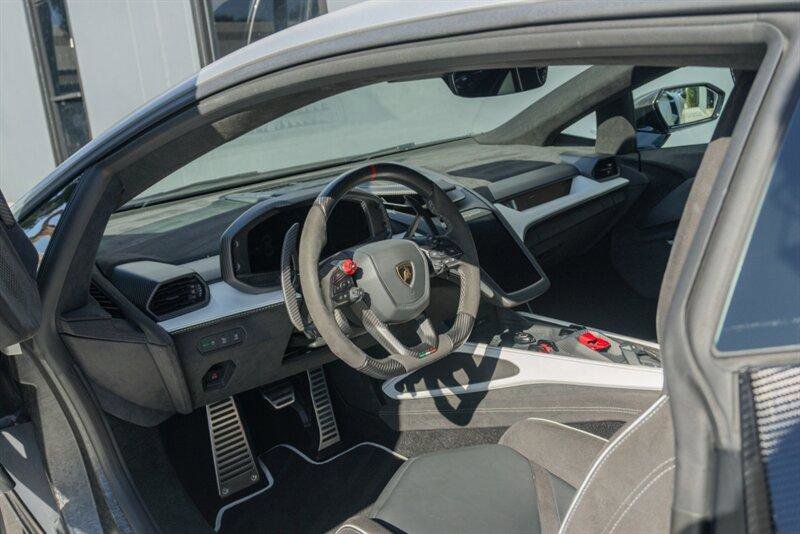 Used 2024 Lamborghini Revuelto image 65
