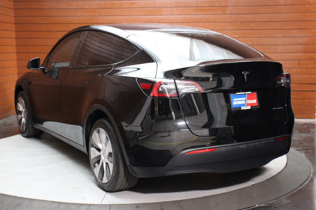 Used 2023 Tesla Model Y Long Range AWD/4WD image 29