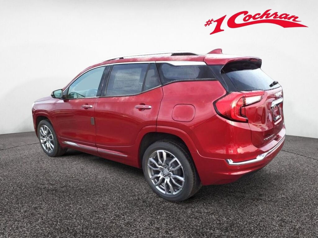 Used 2023 GMC Terrain Denali w/ Denali Premium Package image 3