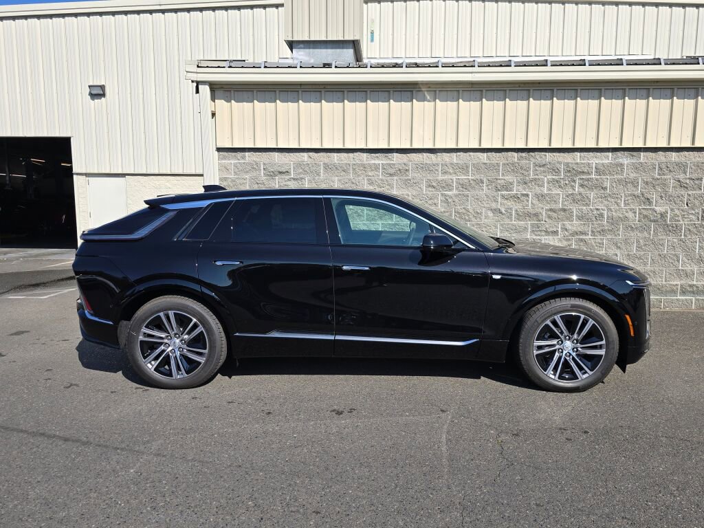 New 2026 Cadillac Lyriq Luxury image 9