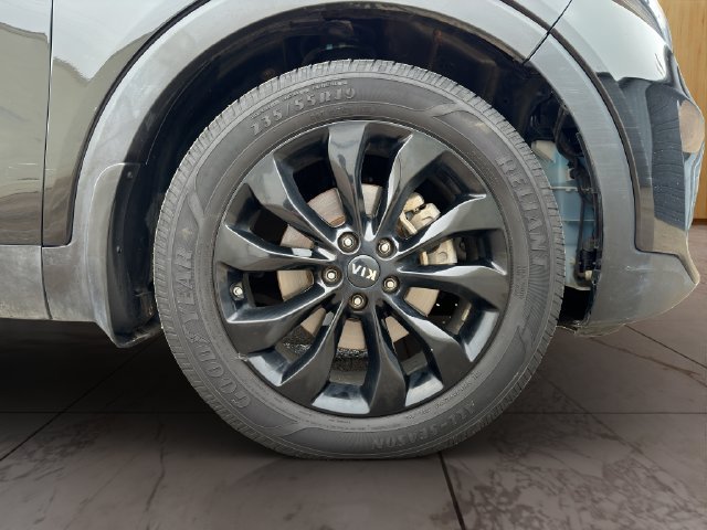 Used 2019 Kia Sorento AWD V6 image 27