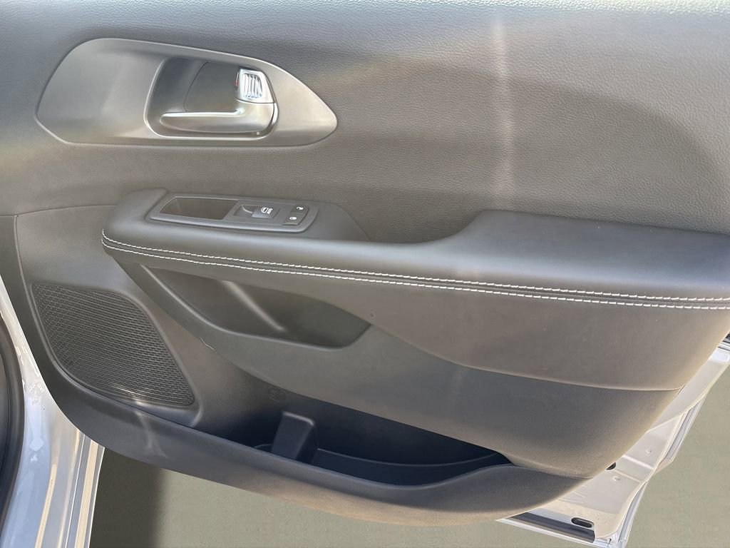 New 2026 Chrysler Pacifica Select image 21