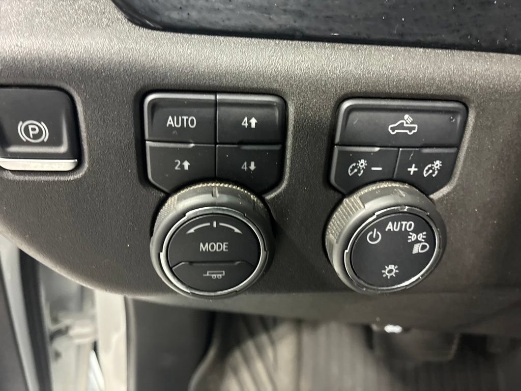 Used 2025 Chevrolet Silverado 1500 LT AWD/4WD image 21