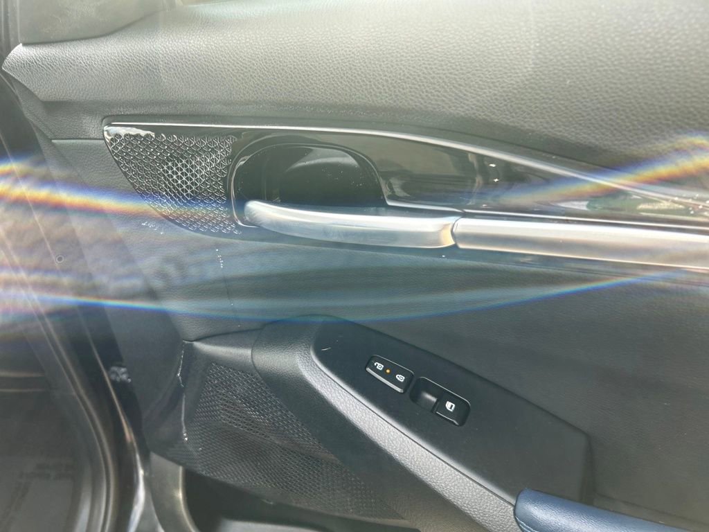 Certified 2025 Kia Seltos S image 27