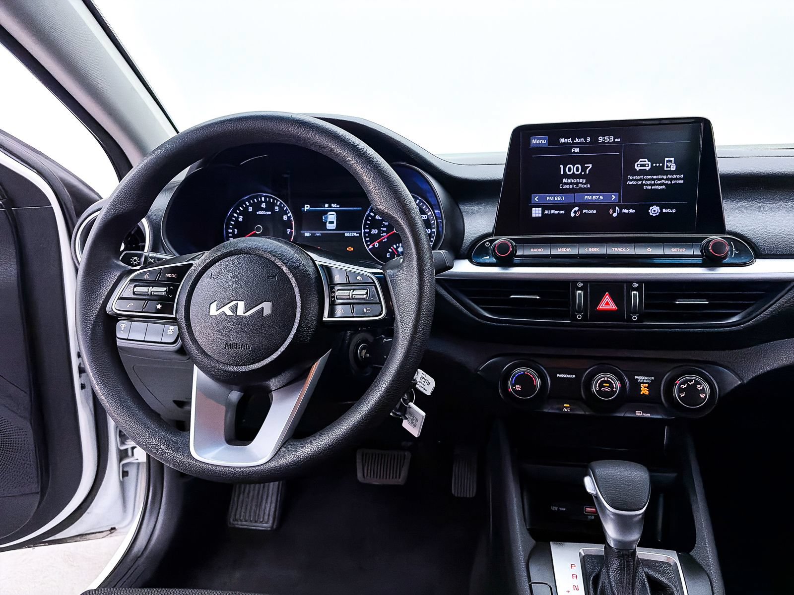 Certified 2023 Kia Forte LXS FWD image 3