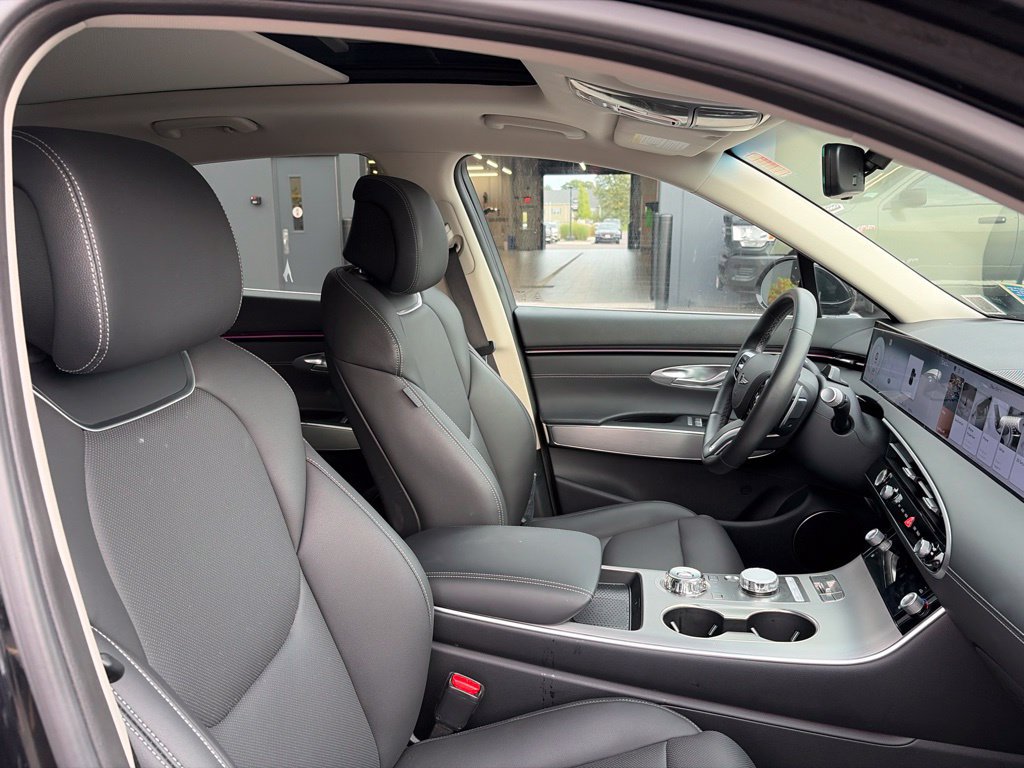 Certified 2026 Genesis GV70 2.5T Select AWD/4WD image 9