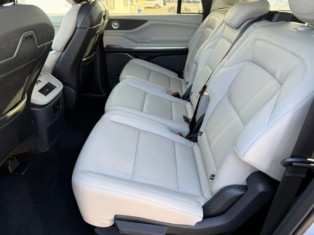 Certified 2025 Lincoln Navigator L Reserve image 11