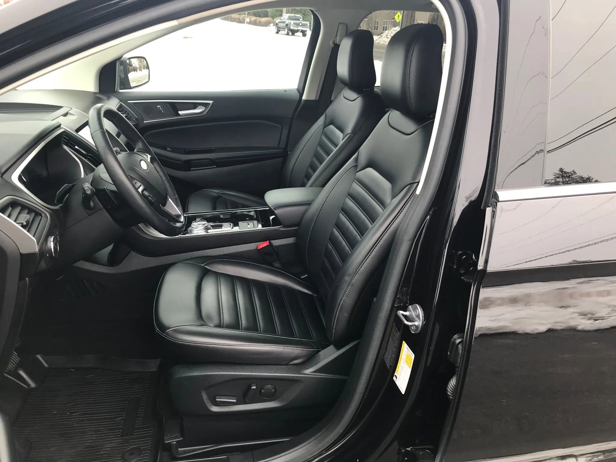 Used 2020 Ford Edge SEL w/ Convenience Package image 2