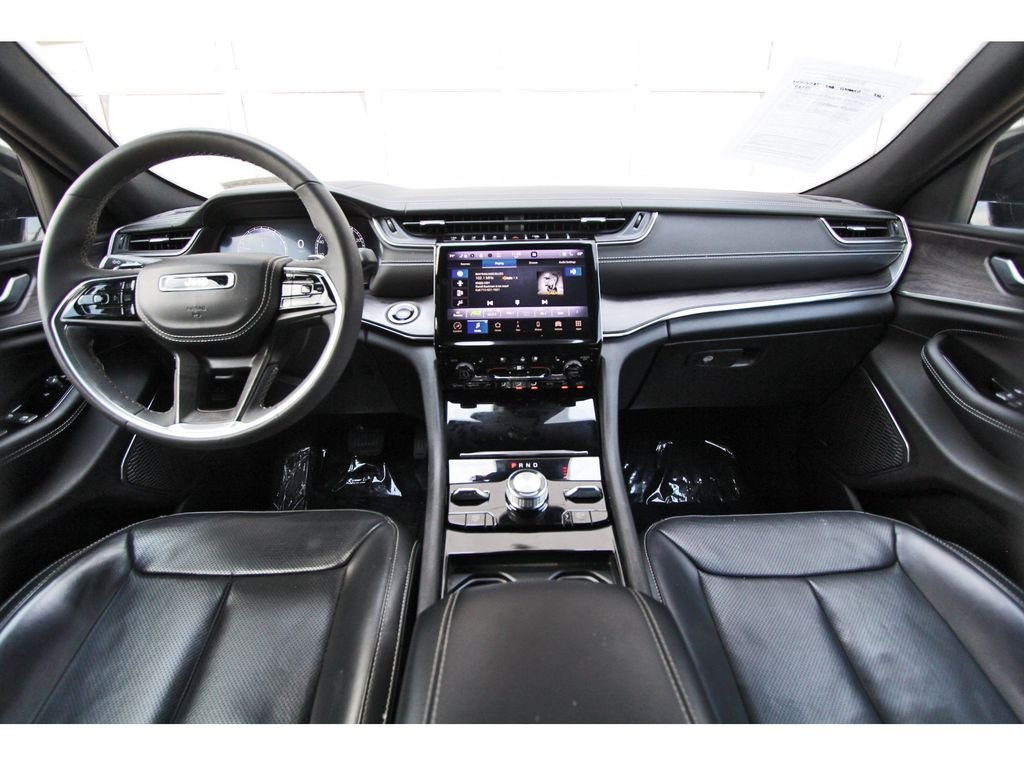Used 2023 Jeep Grand Cherokee Overland AWD/4WD image 9