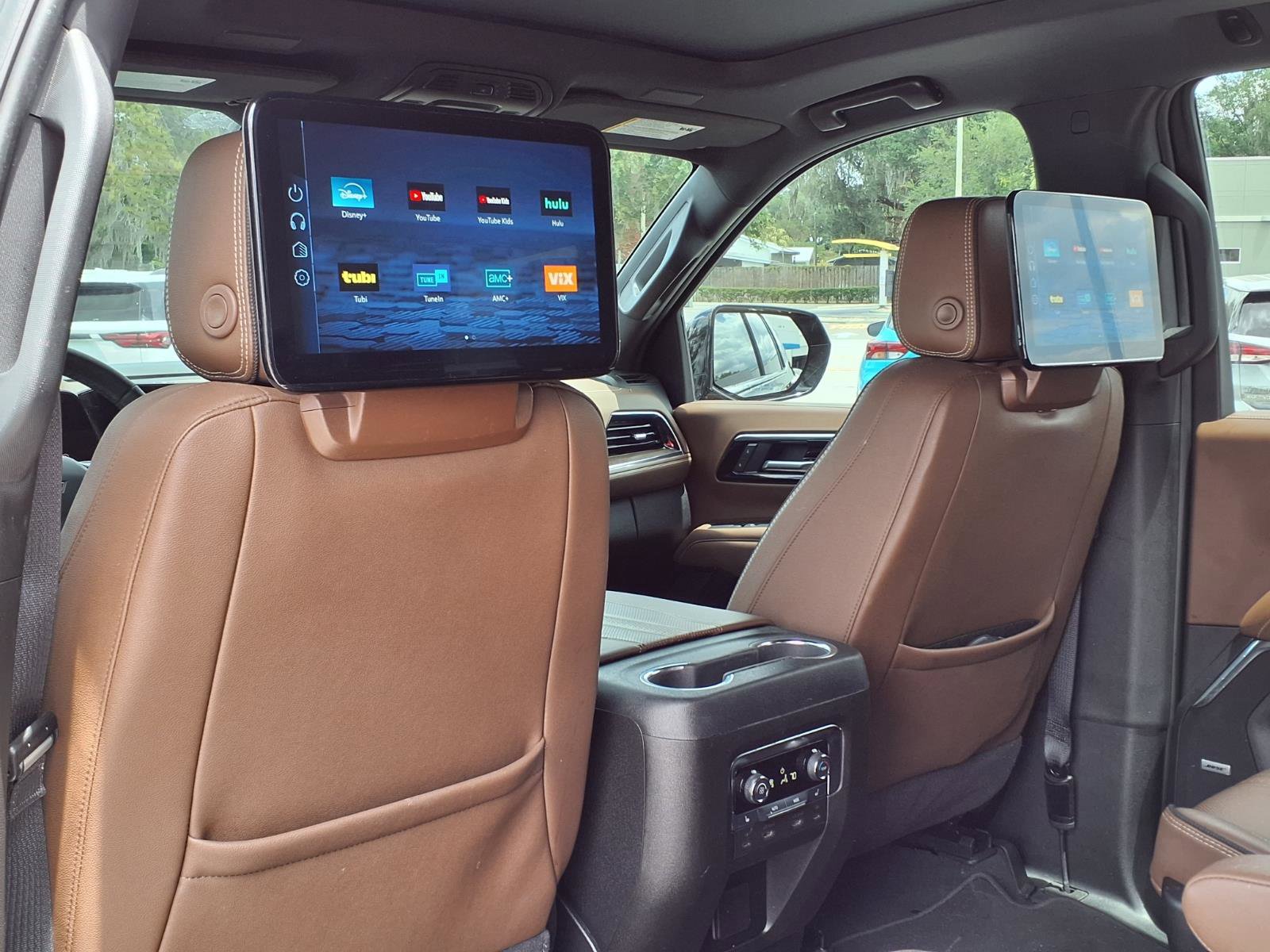 Used 2025 Chevrolet Tahoe High Country AWD/4WD image 17