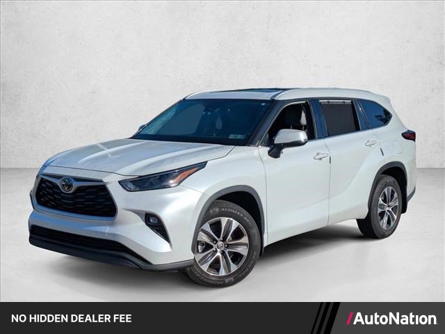 Used 2022 Toyota Highlander XLE AWD/4WD image 1