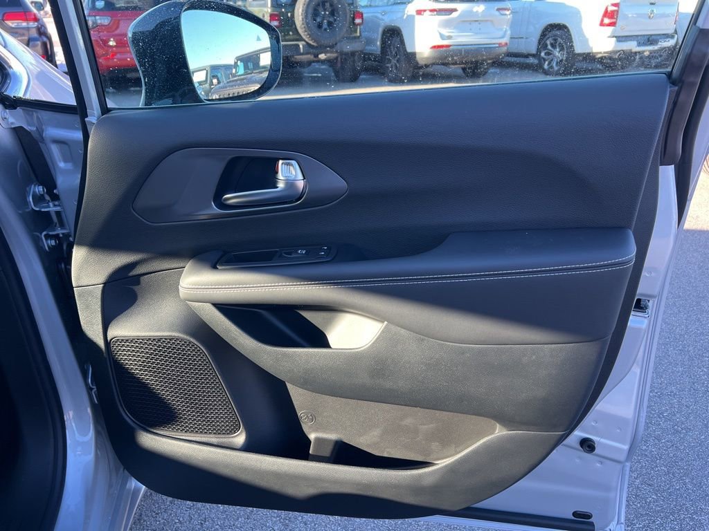 New 2026 Chrysler Pacifica Select FWD image 10