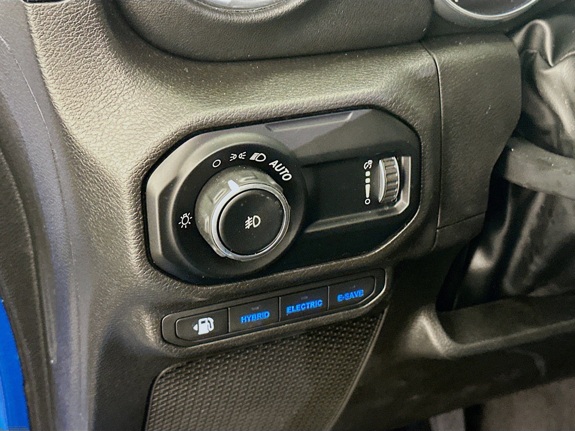 Used 2023 Jeep Wrangler Sahara image 17