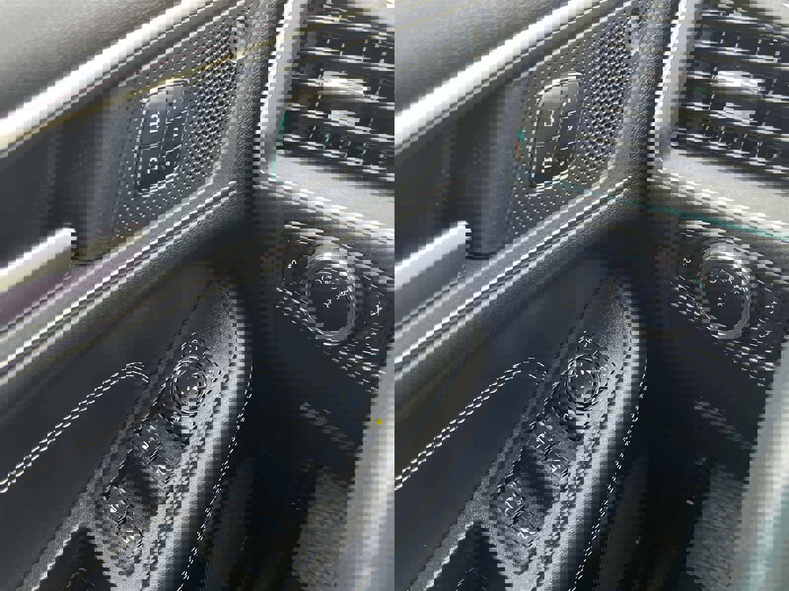 Used 2024 Ford Edge Titanium image 26