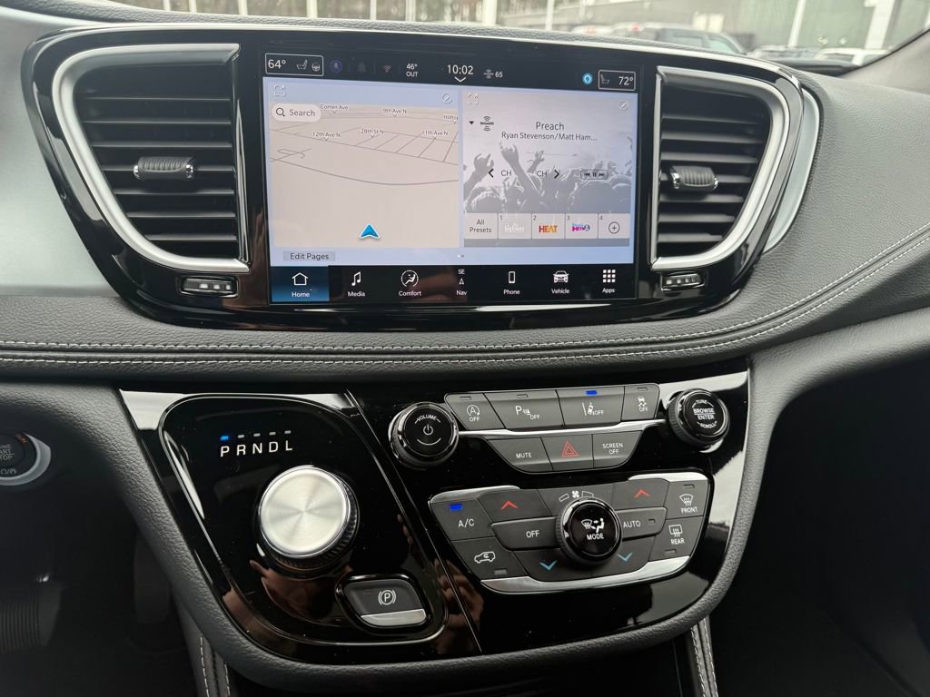 New 2026 Chrysler Pacifica Limited image 18