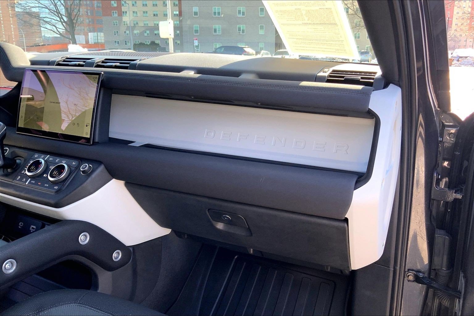 Used 2022 Land Rover Defender 110 X-Dynamic SE image 18