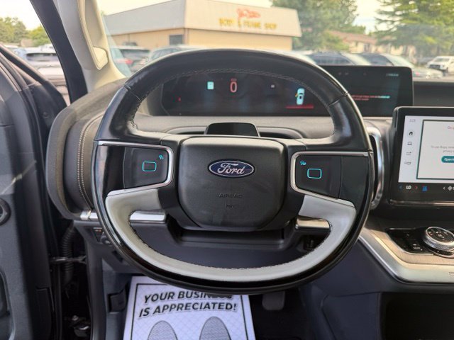 Used 2025 Ford Expedition Max Platinum w/ Platinum Ultimate Package AWD/4WD image 24