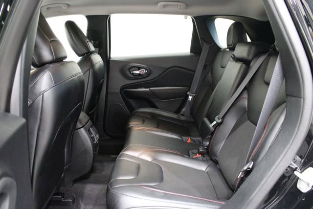 Used 2022 Jeep Cherokee Trailhawk image 11