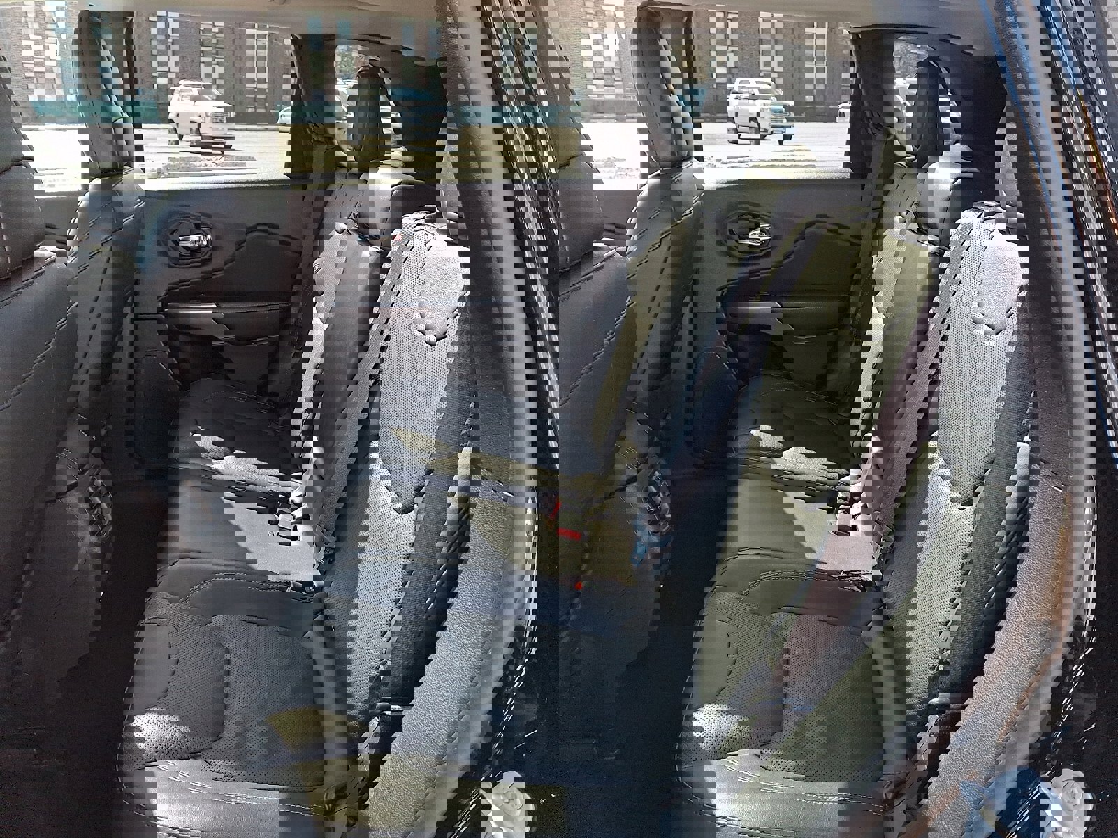 Used 2021 Jeep Cherokee Limited w/ Elite Package image 10