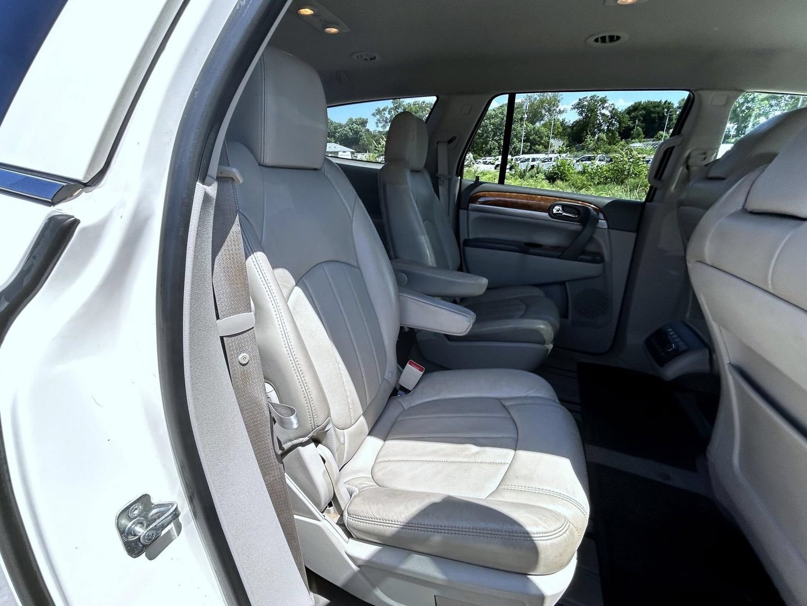 Used 2011 Buick Enclave CXL w/ Trailering Provision Package AWD/4WD image 17