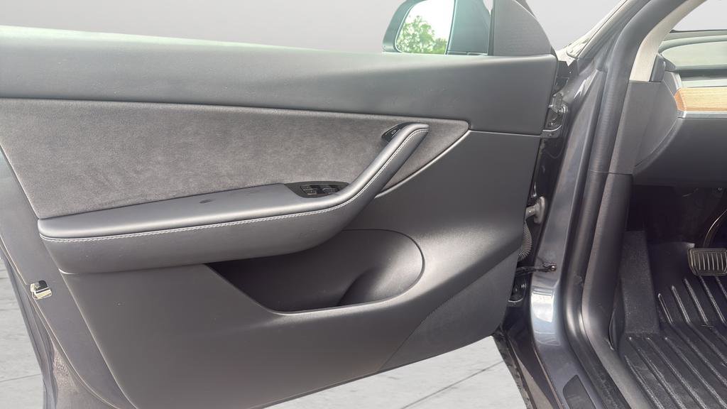 Used 2021 Tesla Model Y Long Range AWD/4WD image 10
