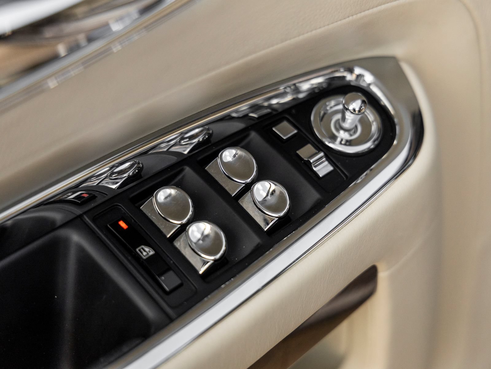 Used 2015 Rolls-Royce Ghost RWD image 23