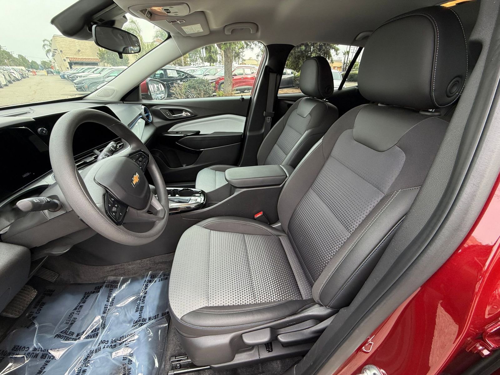 Used 2025 Chevrolet Trax LT image 24