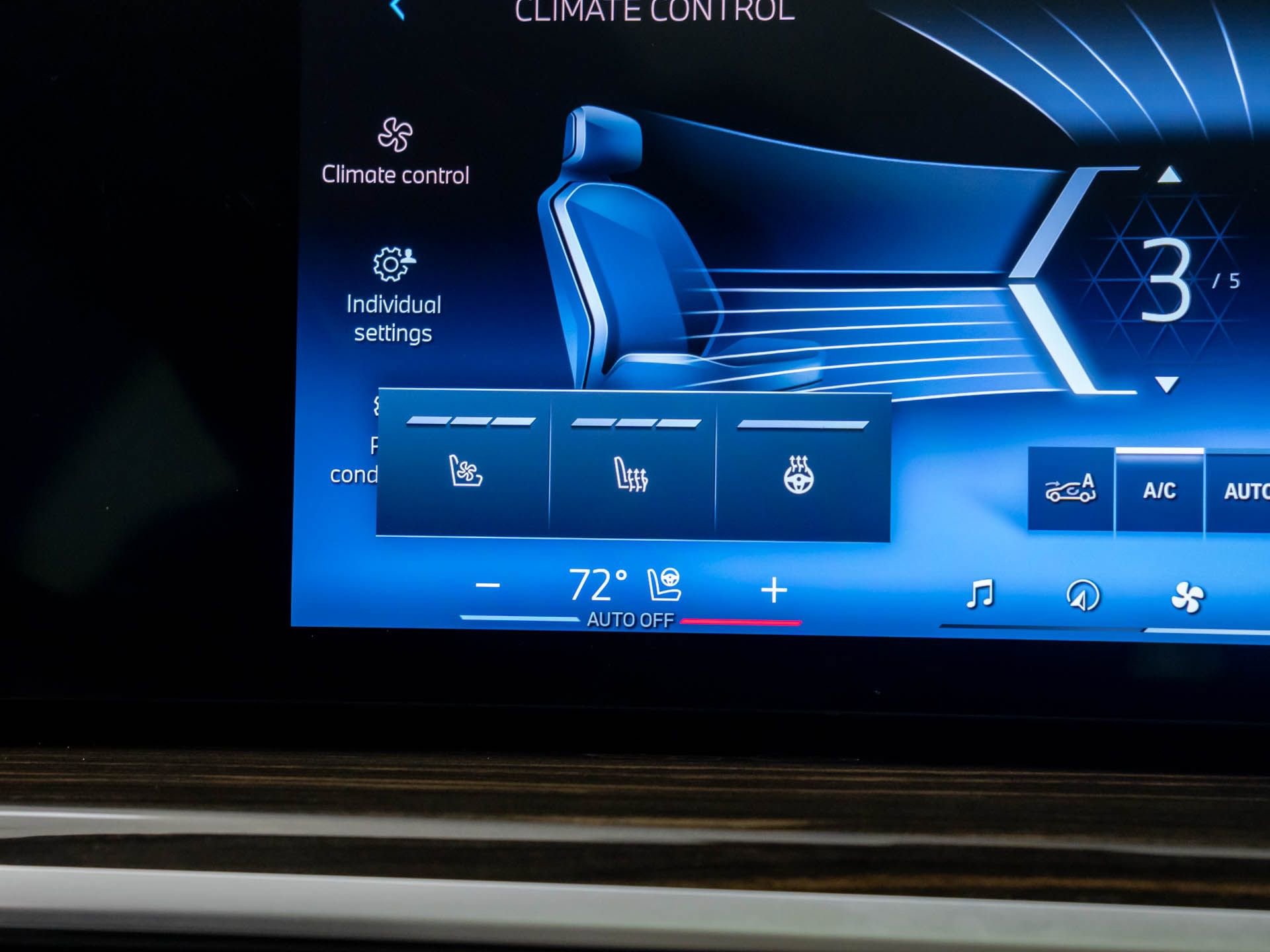 Certified 2025 BMW X7 xDrive40i w/ Premium Package image 28