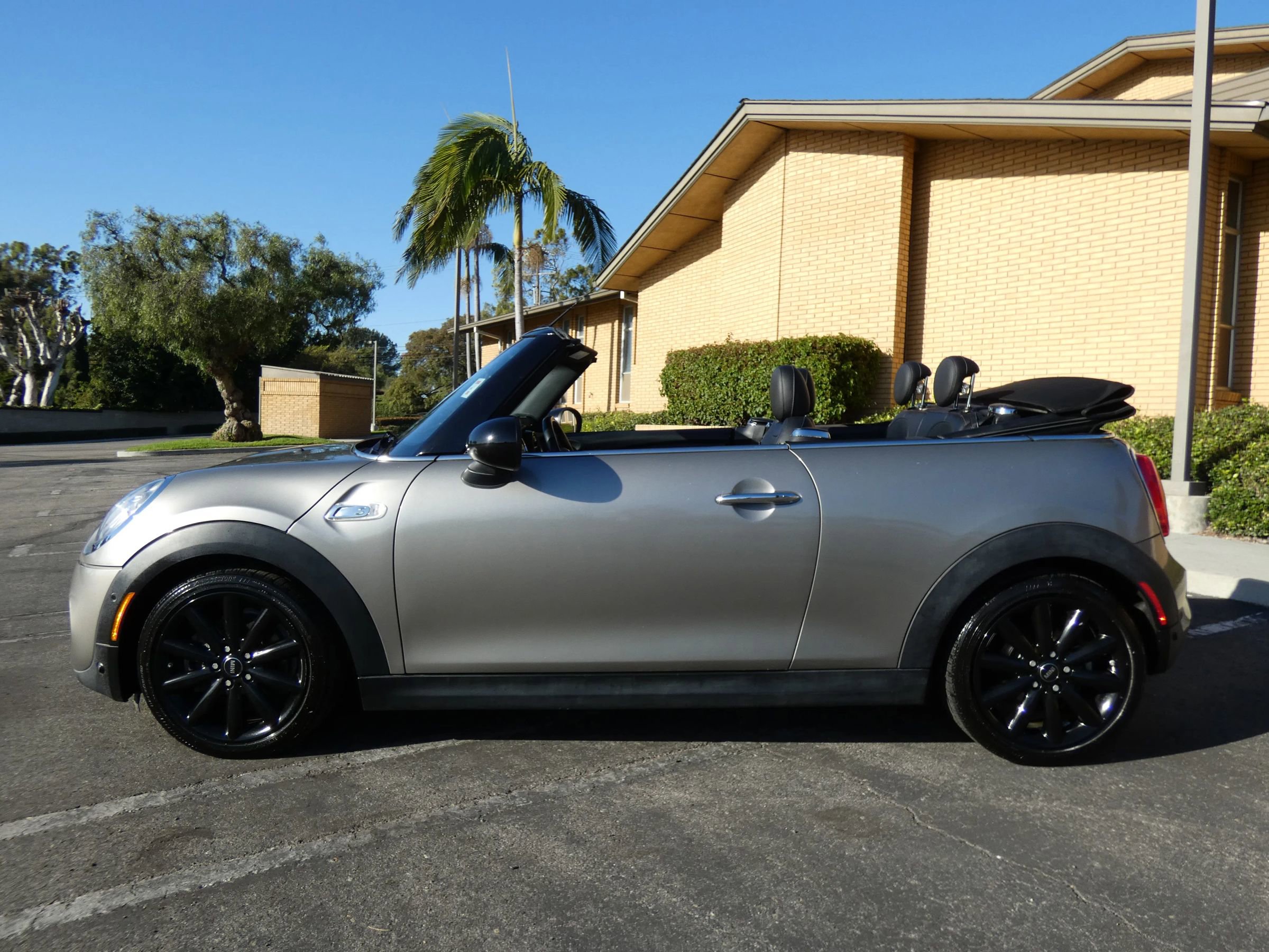 Used 2018 MINI Cooper S w/ Premium Package image 14