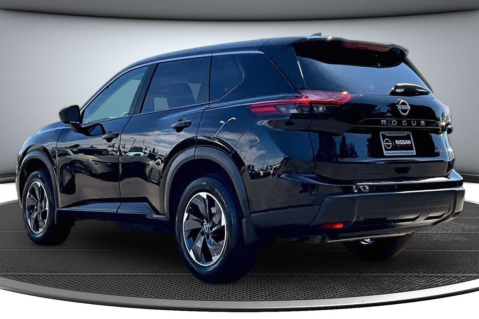 Used 2026 Nissan Rogue SV w/ Cold Weather Package AWD/4WD image 5