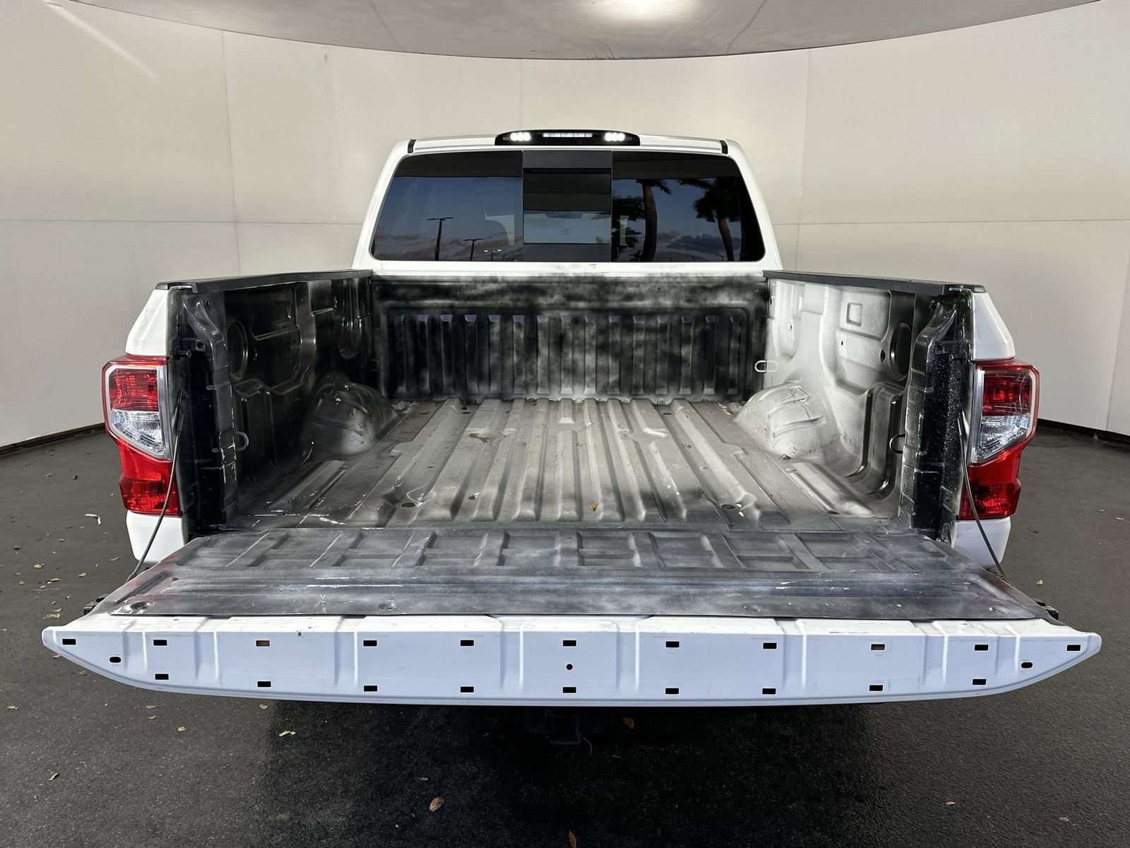 Used 2019 Nissan Titan S AWD/4WD image 25
