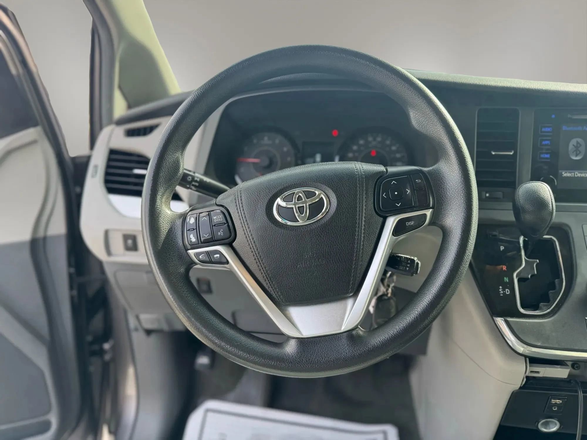 Used 2015 Toyota Sienna LE image 16