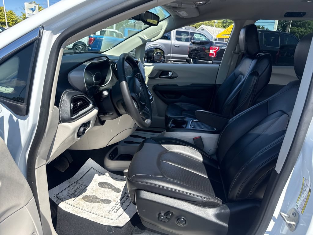 Used 2024 Chrysler Pacifica Limited FWD image 27