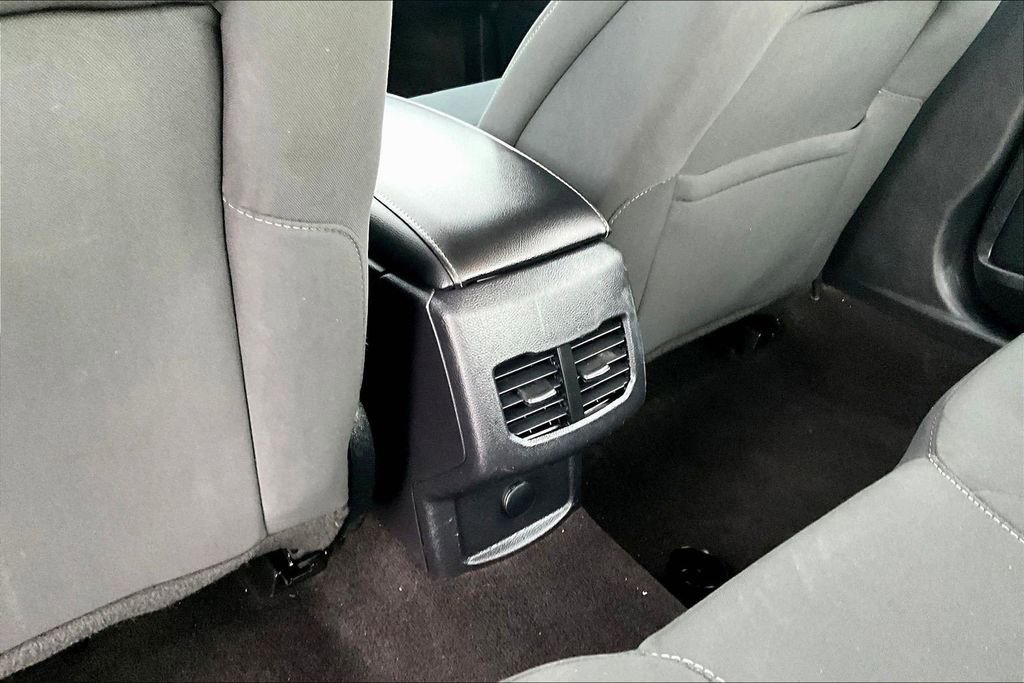 Used 2020 Ford Fusion SE image 12