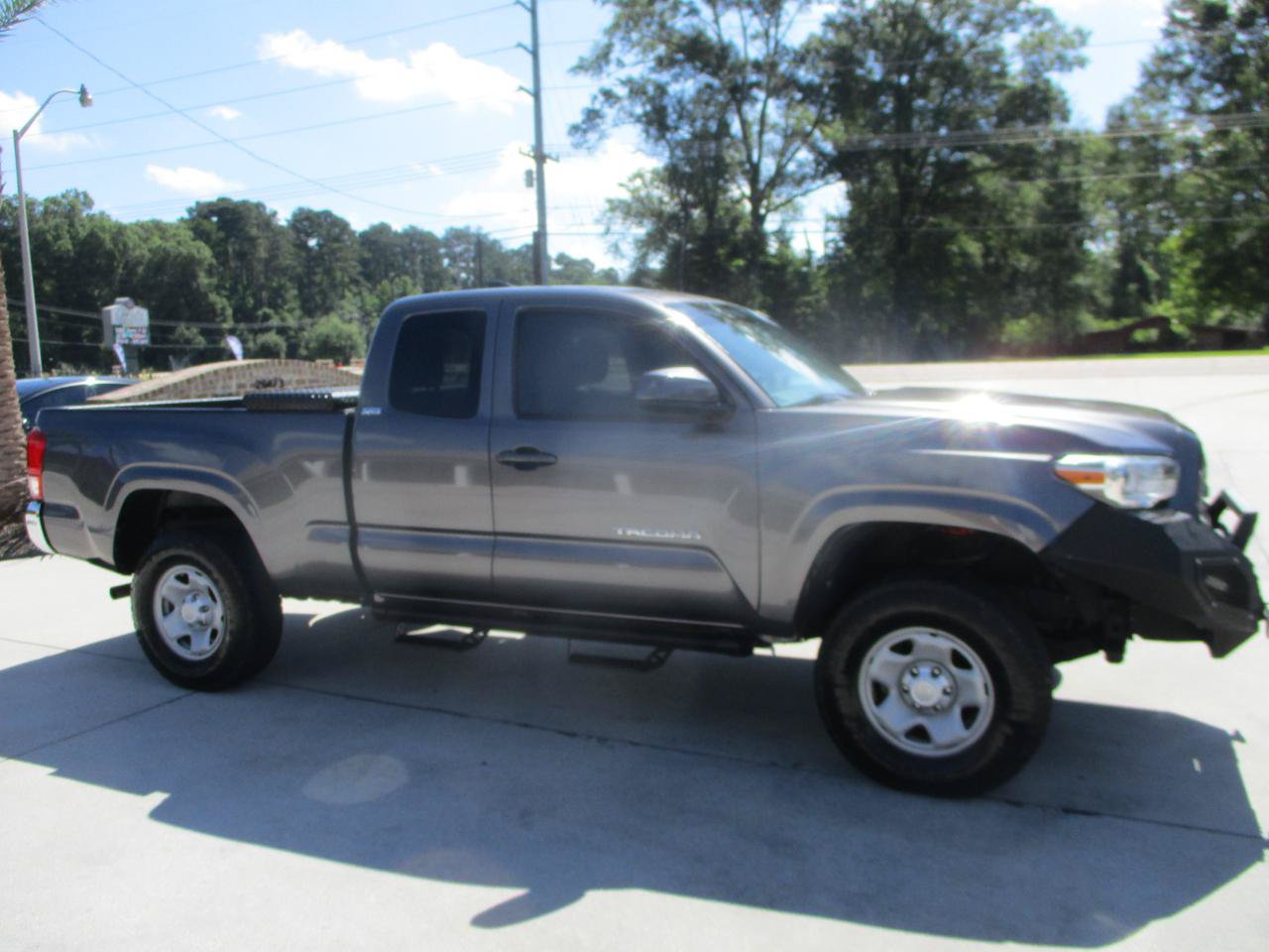 Used 2017 Toyota Tacoma SR5 AWD/4WD image 25