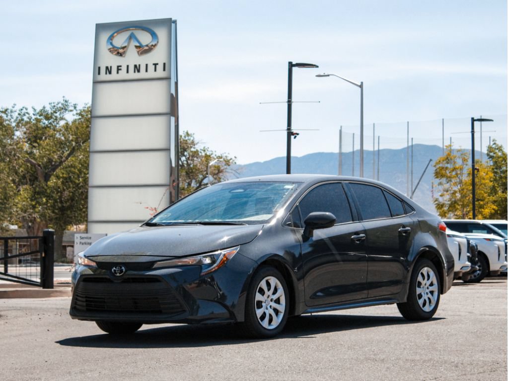 Used 2024 Toyota Corolla LE FWD image 1