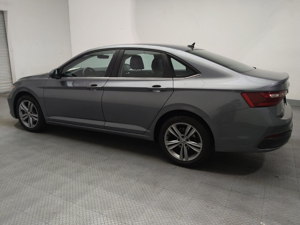 Used 2024 Volkswagen Jetta SE FWD image 3