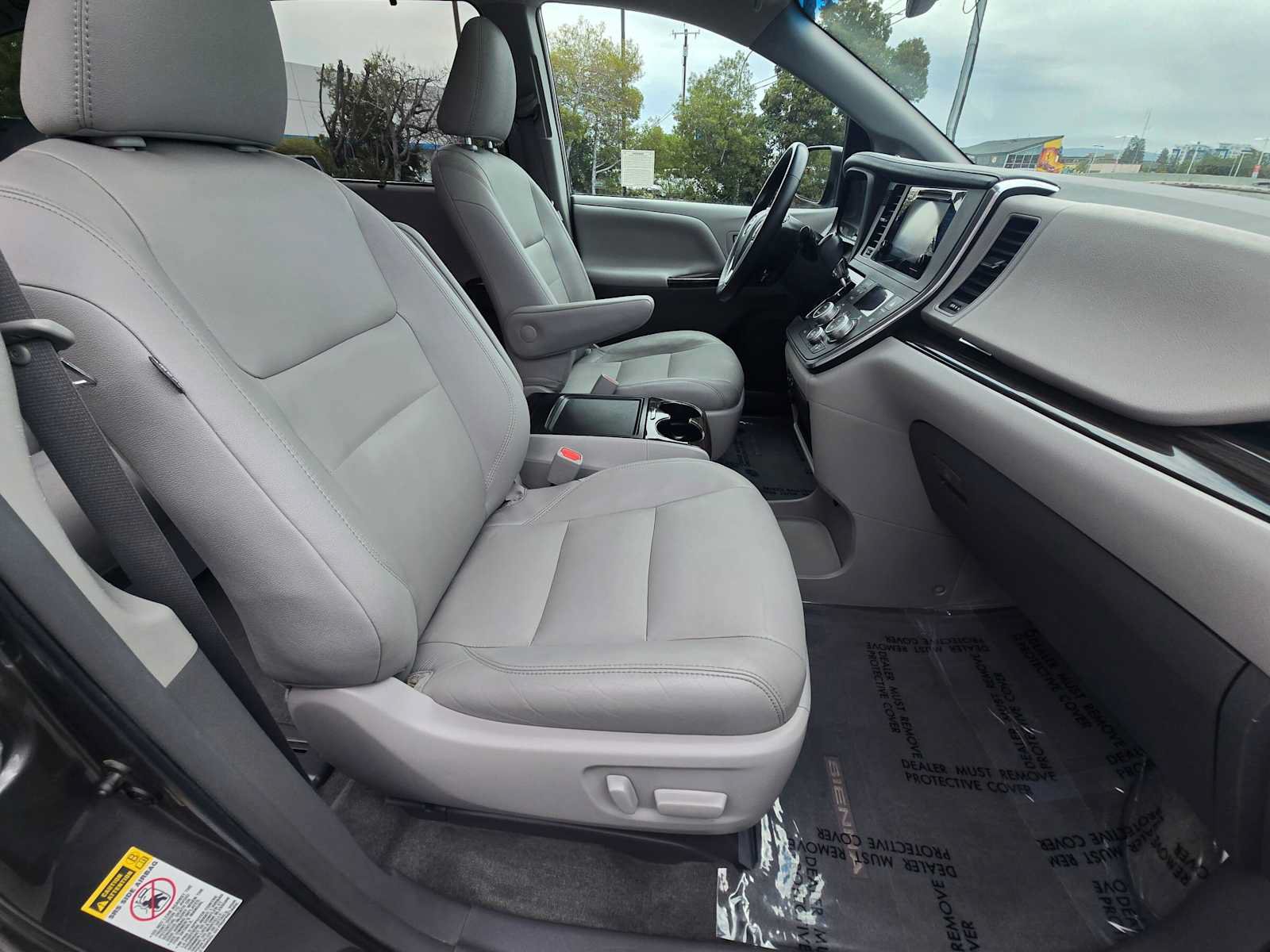 Used 2017 Toyota Sienna XLE w/ XLE Navigation Package FWD image 10