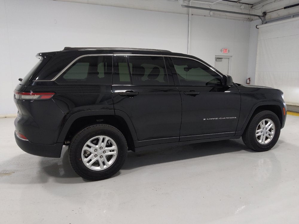 Used 2023 Jeep Grand Cherokee Laredo AWD/4WD image 10