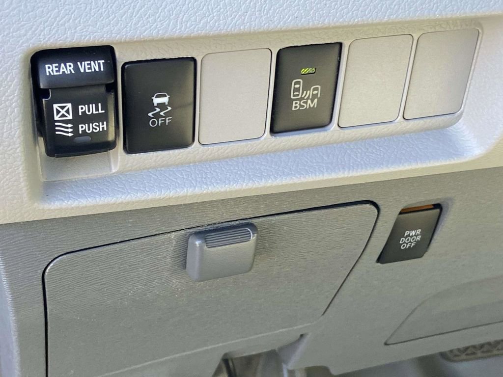 Used 2016 Toyota Sienna XLE FWD image 20